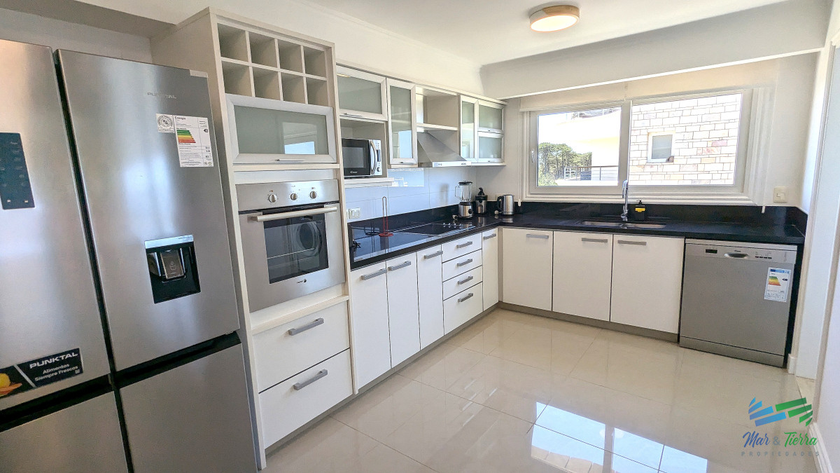 Apartamento ID.4211 - Venta de Apartamento 4 DORMITORIOS con vista al mar en VERAMANSA