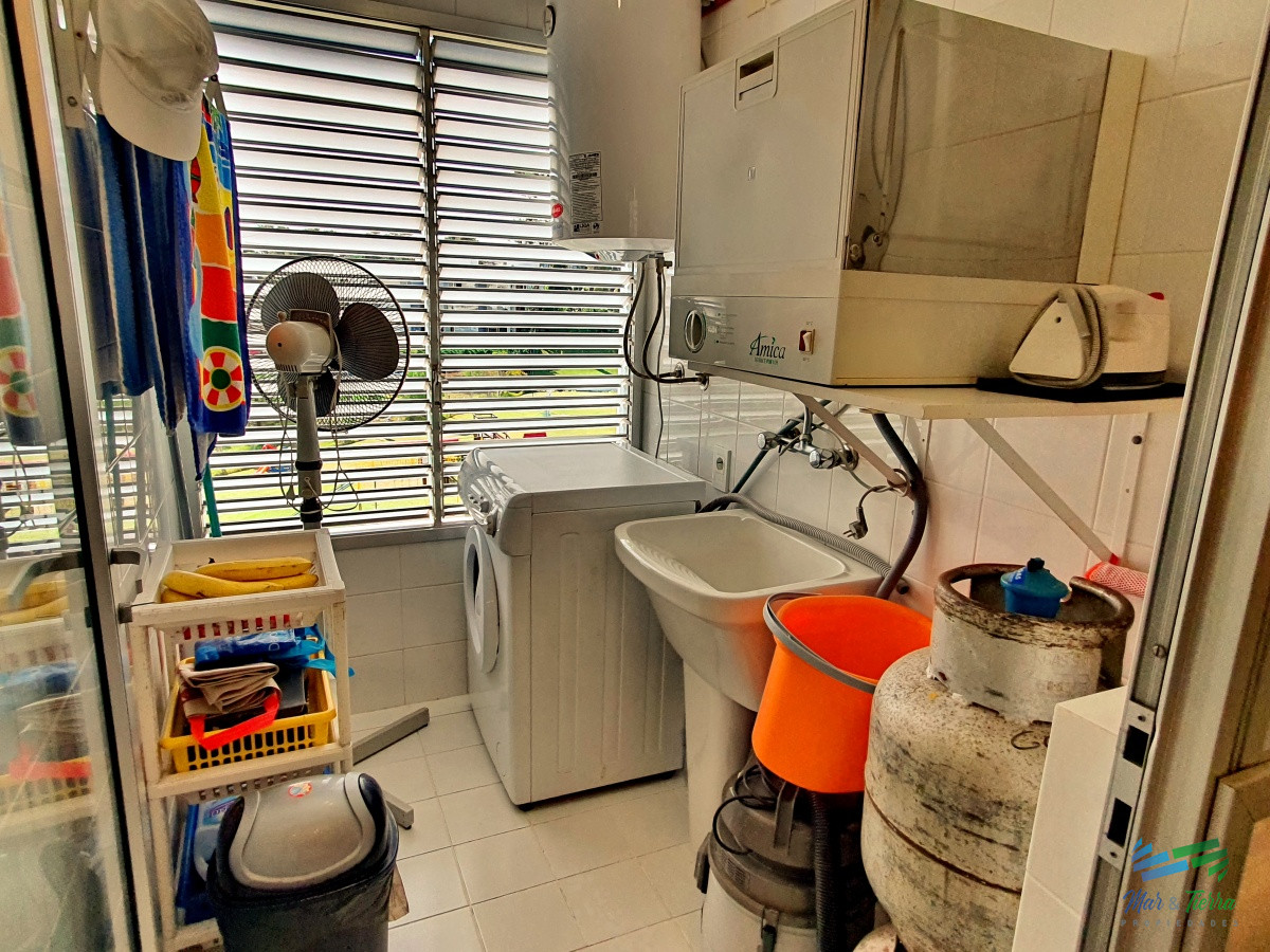 Apartamento ID.3260 - Vendo apartamento de 2 dormitorios, 2 baños y cochera. Playa Mansa, Punta del Este.