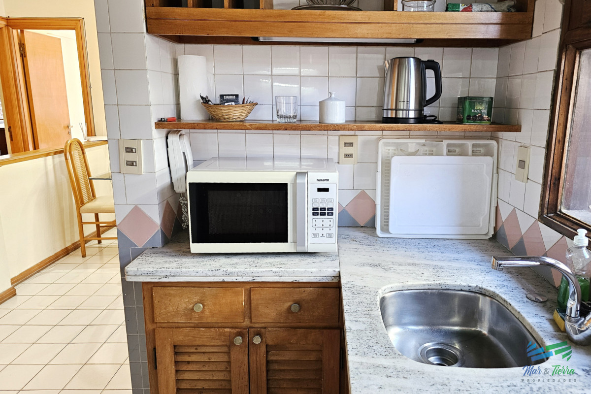 Apartamento ID.1067 - Vendo apartamento 2 dormitorios, con gran terraza y parrillero propio, servicio de mucamas y piscina. Peninsula, Punta del Este.