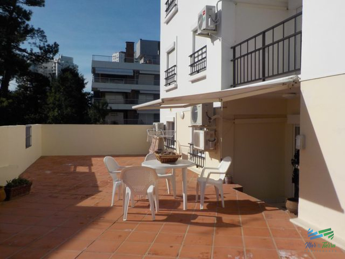 Apartamento ID.2327 - Amplio apartamento en venta, zona Aidy Grill, Punta del Este 