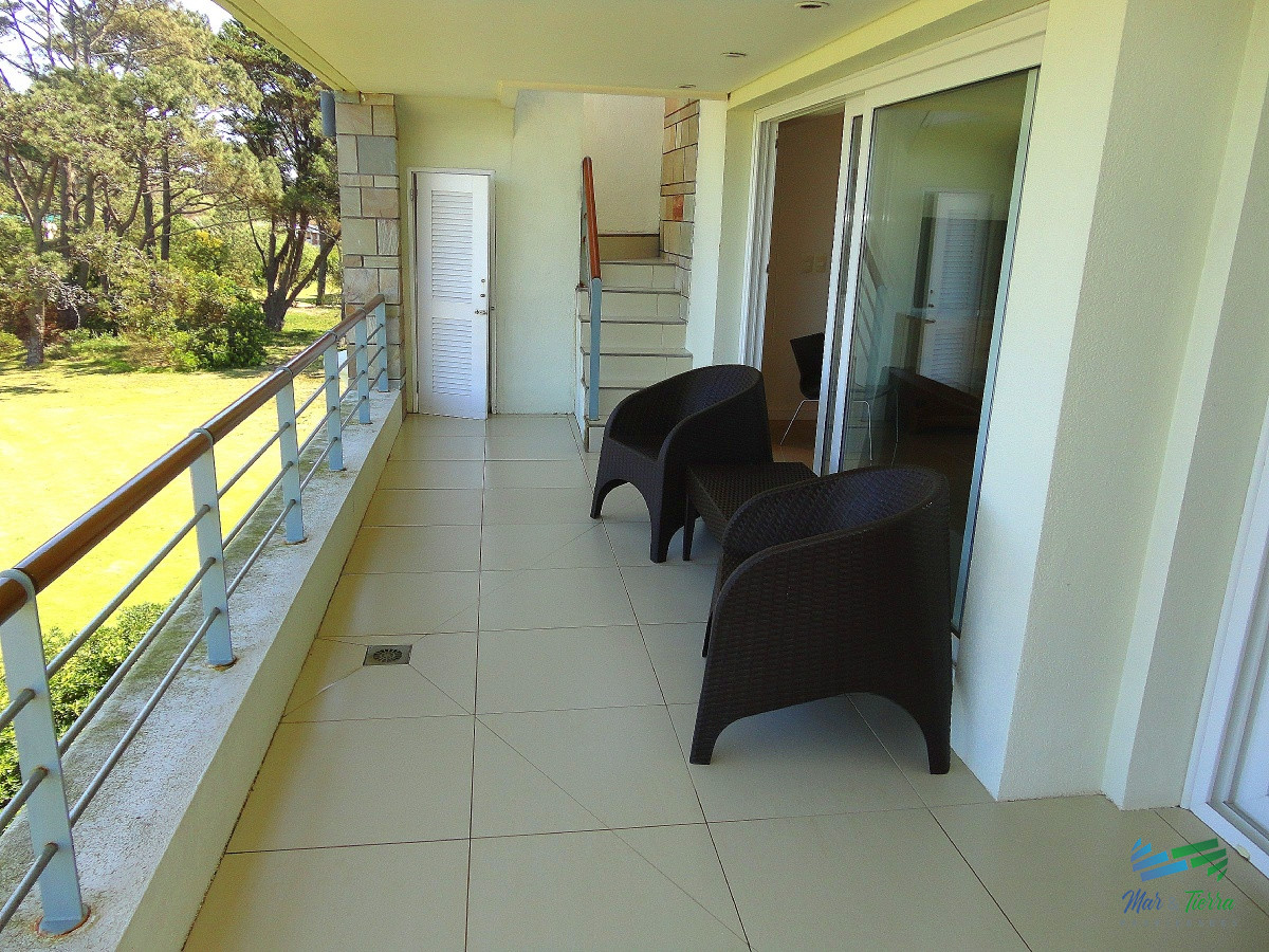 Apartamento ID.3947 - Venta de apartamento dúplex en complejo Veramansa sobre playa Mansa de punta del Este
