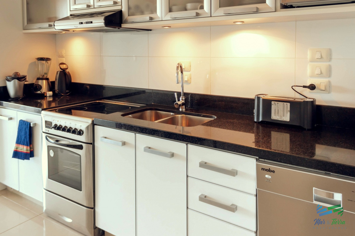 Apartamento ID.4209 - VENTA de apartamento de 2 dormitorios sobre playa Mansa de Punta del Este