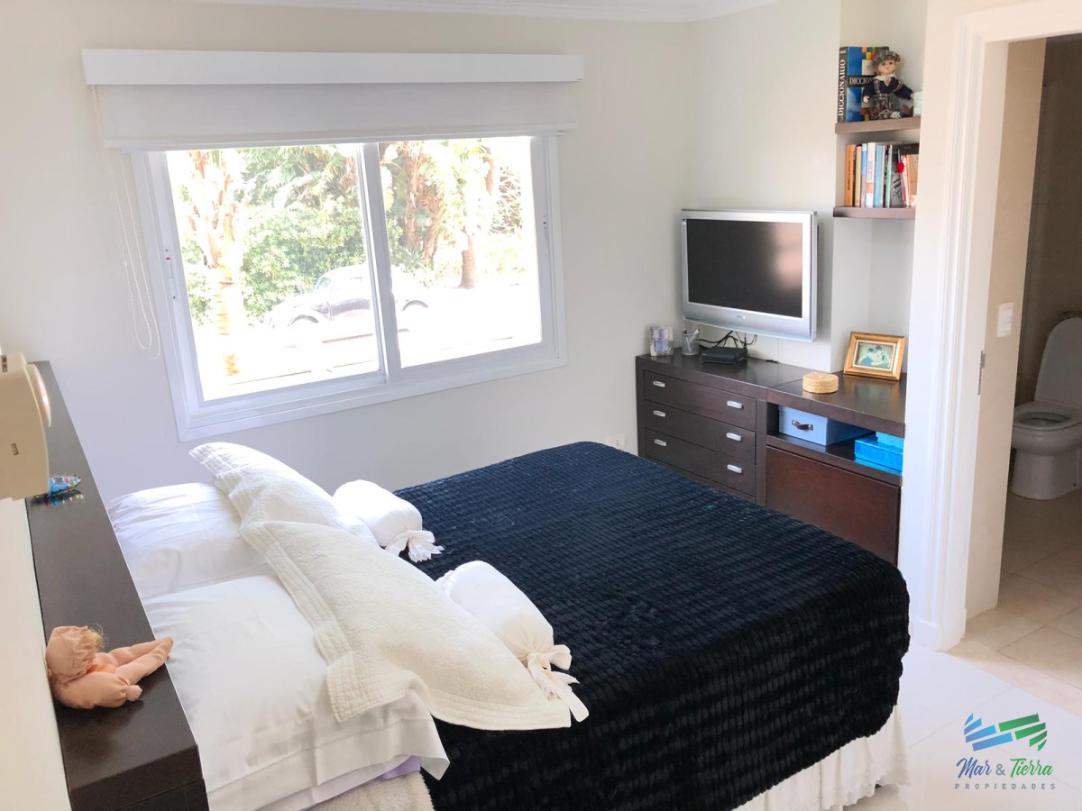 Apartamento ID.2251 - En venta.. excelente oportunidad , edificio con servicios, a pasitos del mar.
