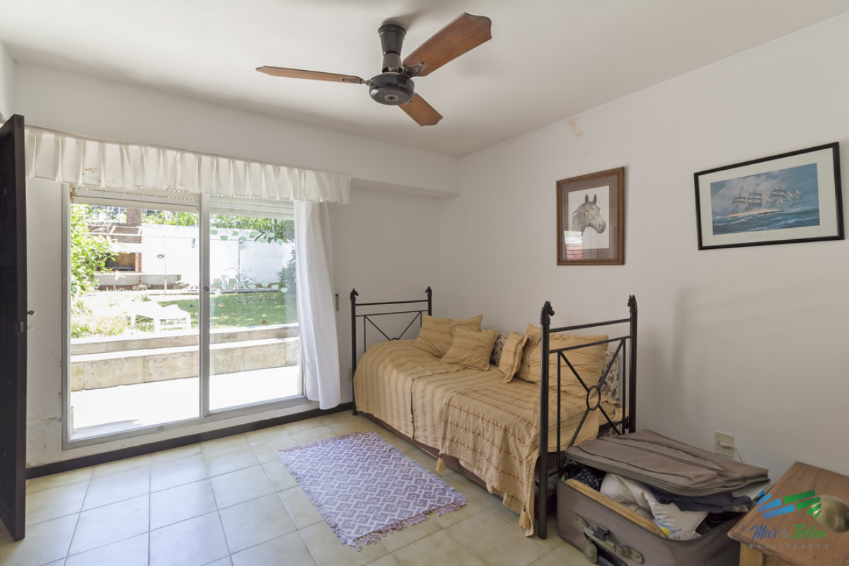 Apartamento ID.2489 - Departamento 3 dormitorios en venta, reciclado, frente al mar, Peninsula, Punta Del Este.