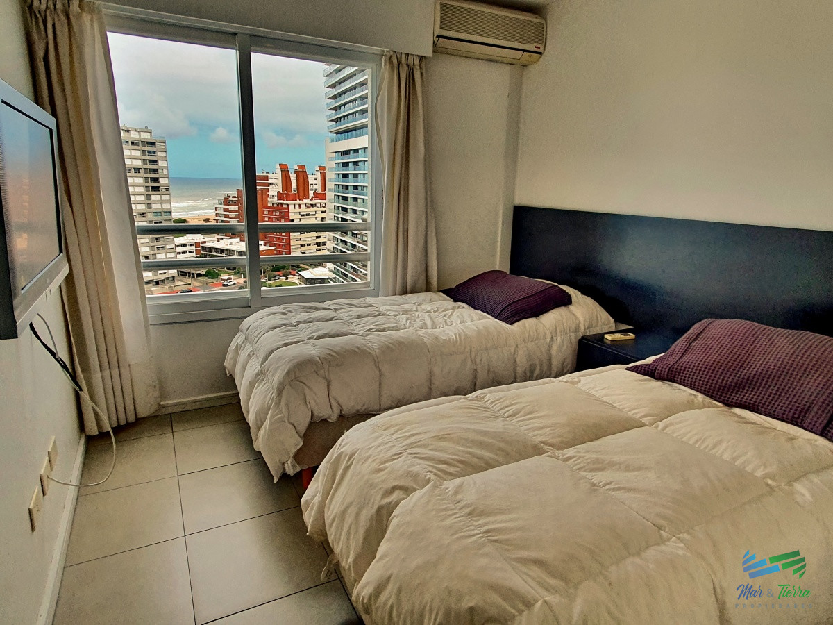 Apartamento ID.7 - Vendo apartamento 3 dormitorios con parrillero propio y servicios en Punta del Este
