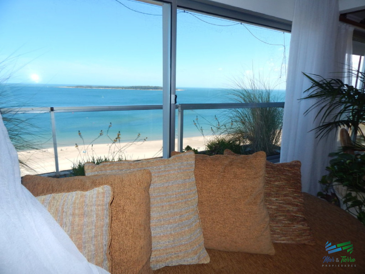 Apartamento ID.2110 - Espectacular planta, reciclada con materiales de primera calidad!!! cuenta 180 m2.