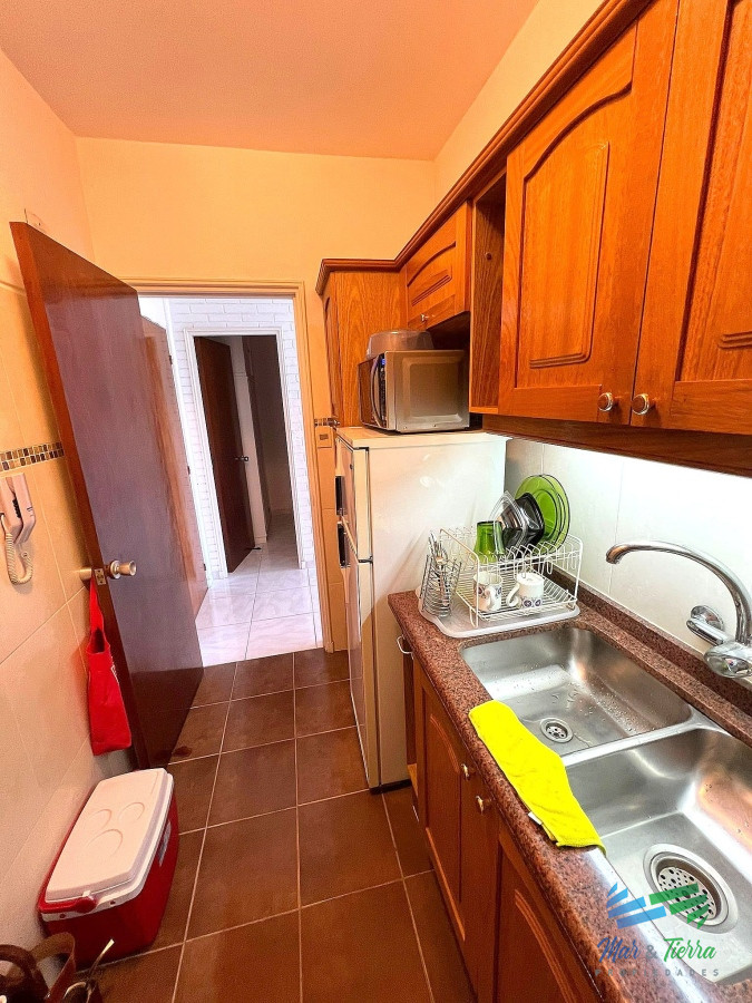 Apartamento ID.4482 - Venta de apartamento un dormitorio y medio primera línea playa Mansa Punta del Este