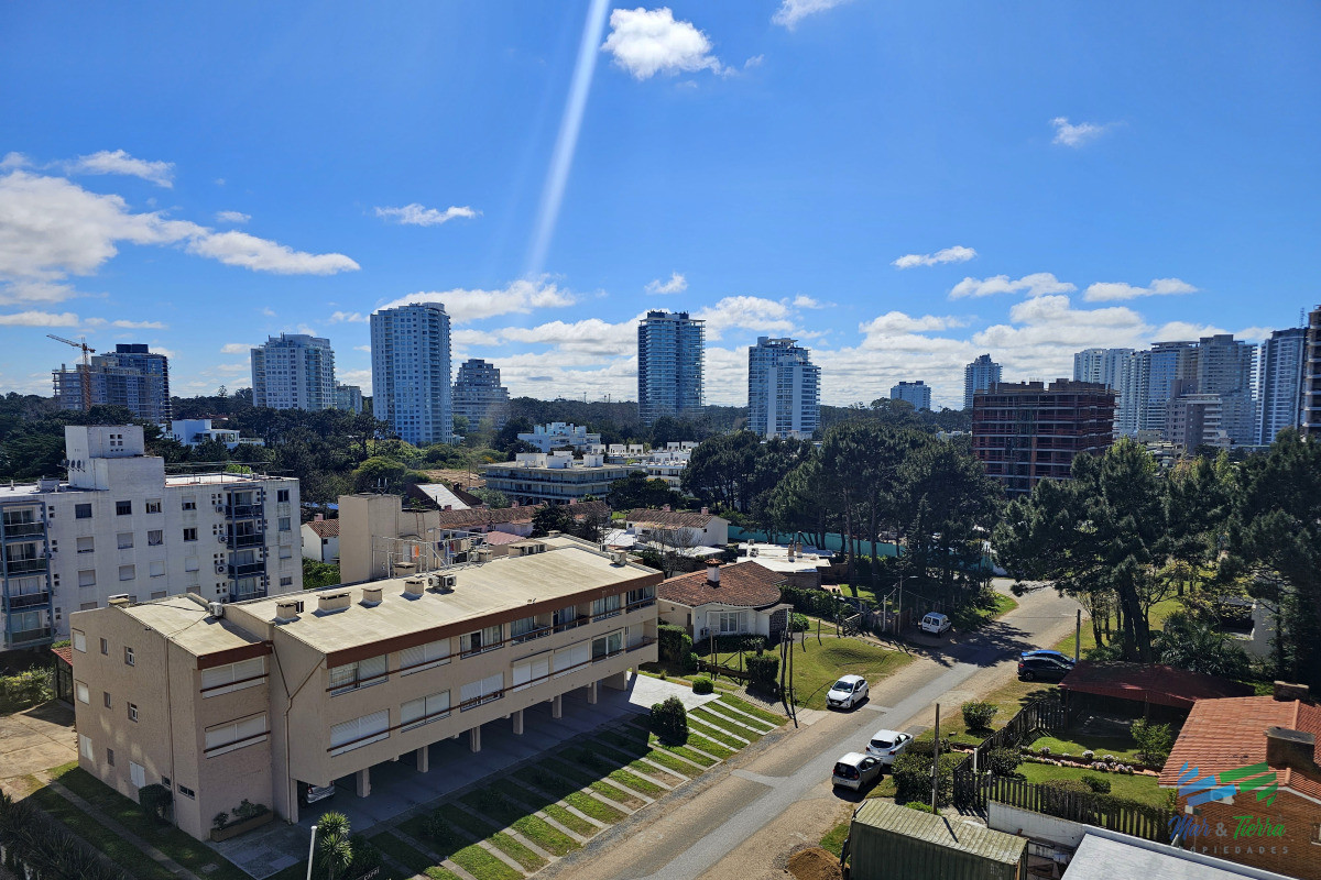 Apartamento ID.3358 - Vendo apartamento de 2 dormitorios. Aidy Grill, Punta del Este