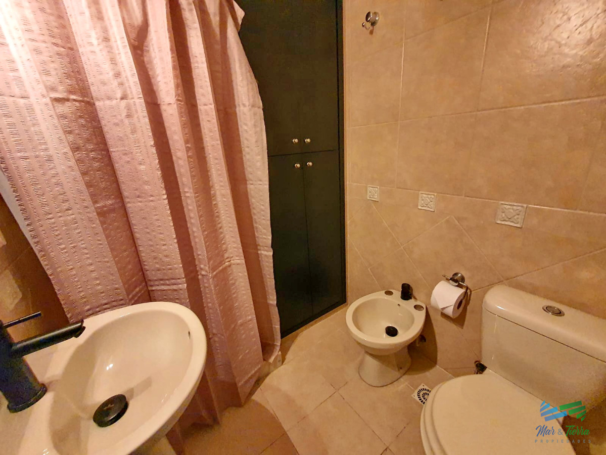 Apartamento ID.4750 - ALQUILER ANUAL, PENÍNSULA. DOS DORMITORIOS, DOS BAÑOS, MUY AMPLIO. 