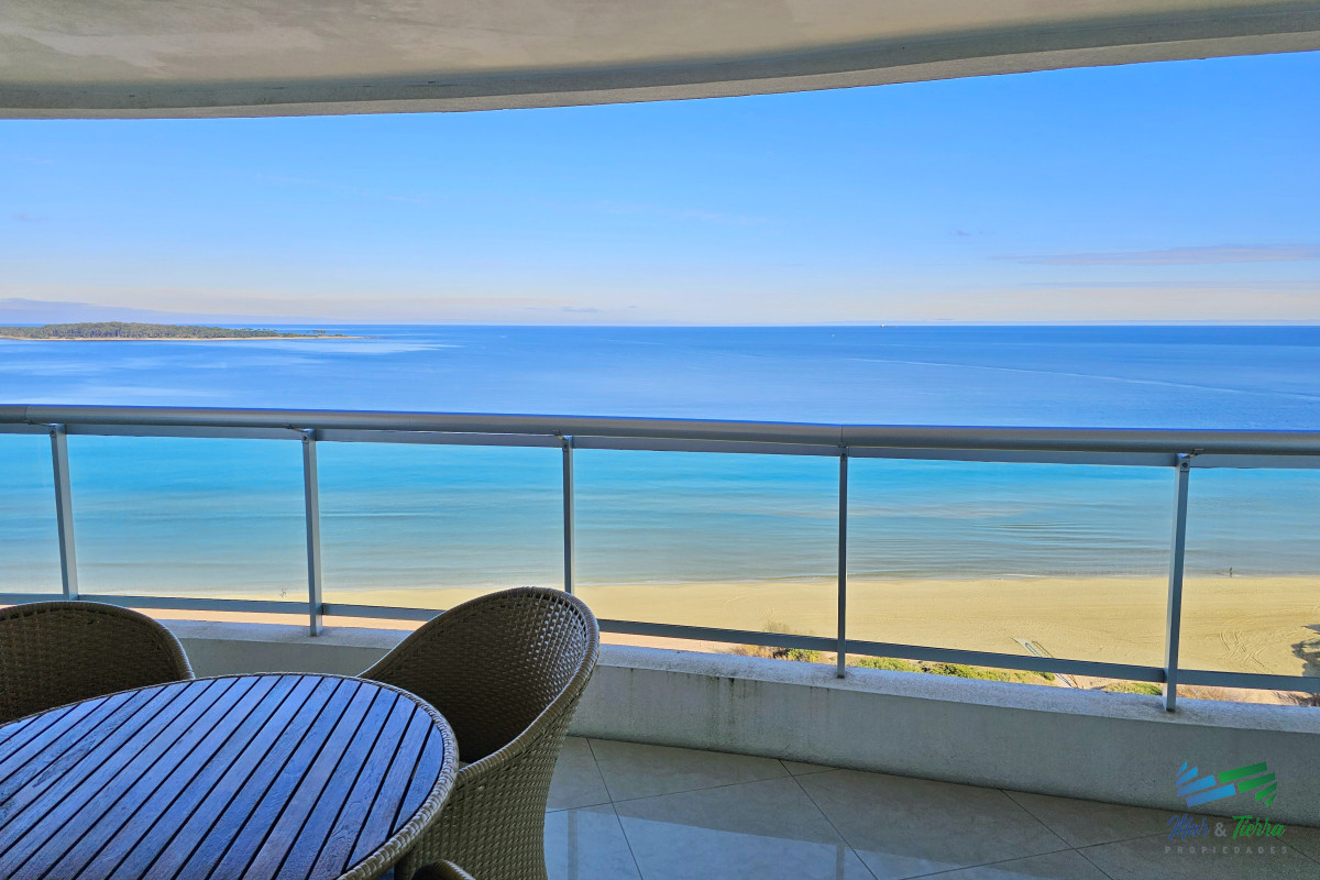 Apartamento ID.3664 - Alquilo apartamento 3 dormitorios frente al mar con servicios, Playa Mansa, Punta del Este