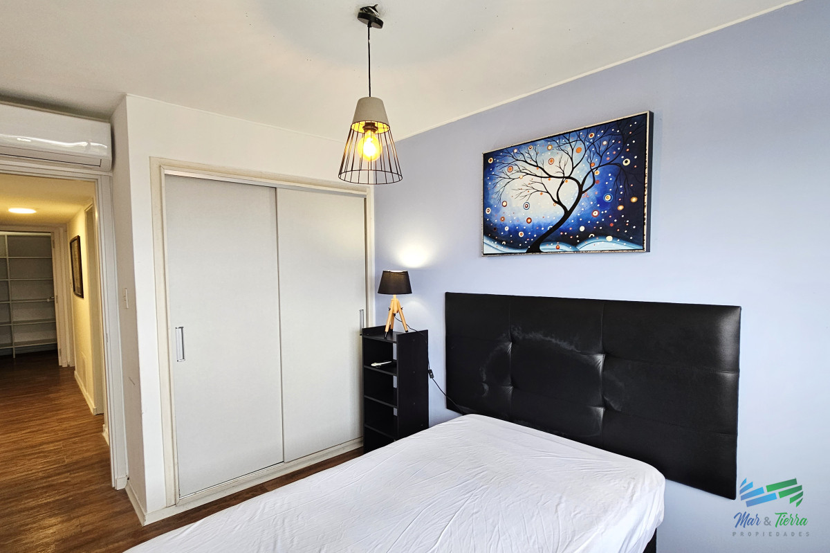 Apartamento ID.5377 - ALQUILER ANUAL, FRENTE LA MANSA, 3 DORMITORIOS COMPLETAMENTE RECICLADO! PUNTA DEL ESTE. 