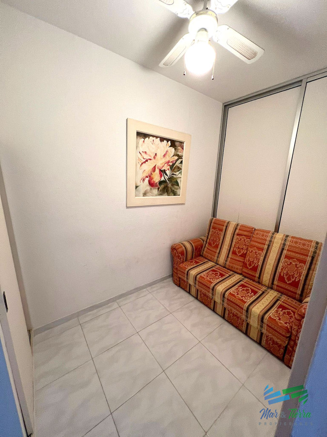 Apartamento ID.4482 - Venta de apartamento un dormitorio y medio primera línea playa Mansa Punta del Este
