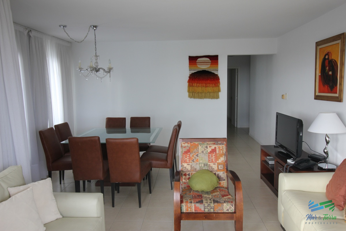 Apartamento ID.600 - En venta... Apartamento 3 dormitorios en Av. Roosevelt, Punta del Este