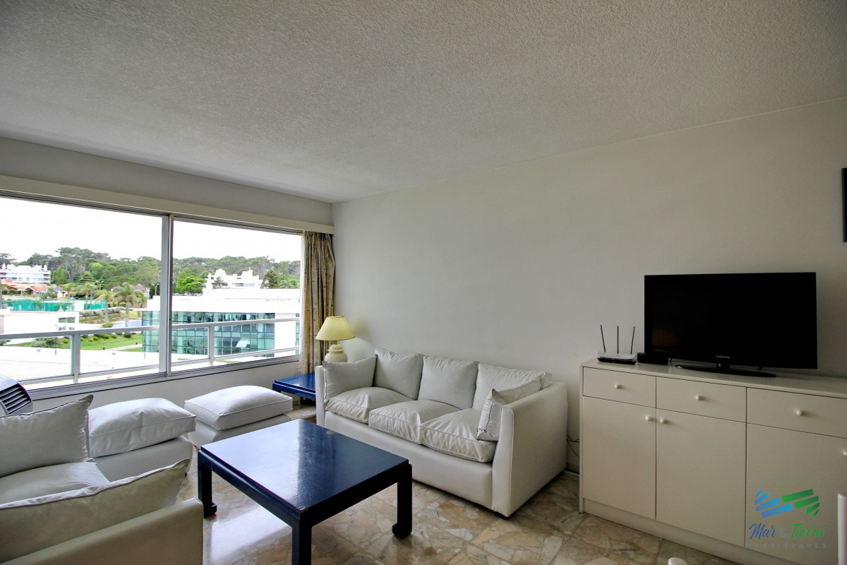 Apartamento ID.142 - Vendoa apartamento 2,5 dormitorios en playa mansa, complejo Lincoln Center, Punta del Este.