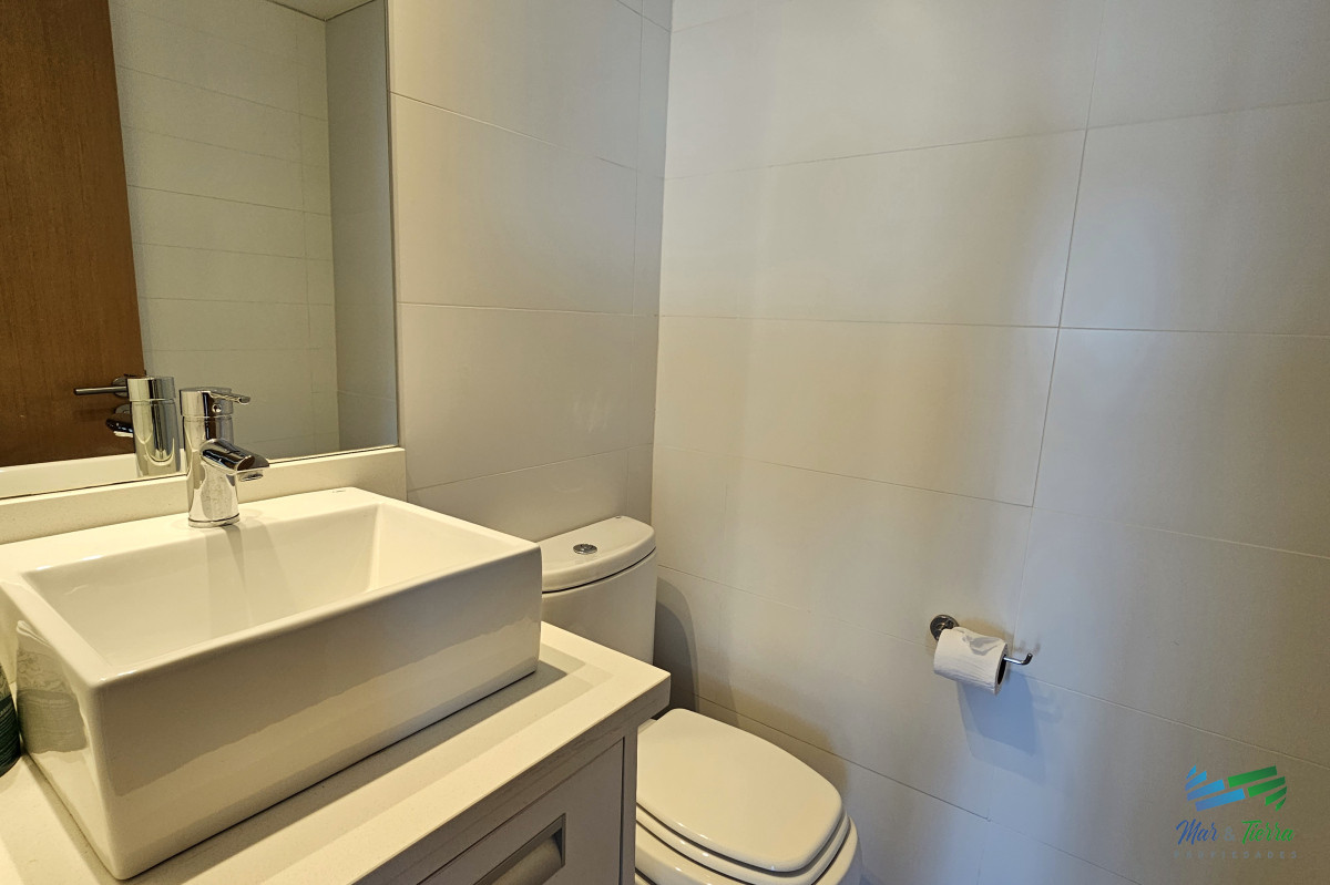 Apartamento ID.5049 - ALQUILER DE INVIERNO, 3 DORMITORIOS SOBRE AV ROOSEVELT, EDIFICIO CON SERVICIOS.