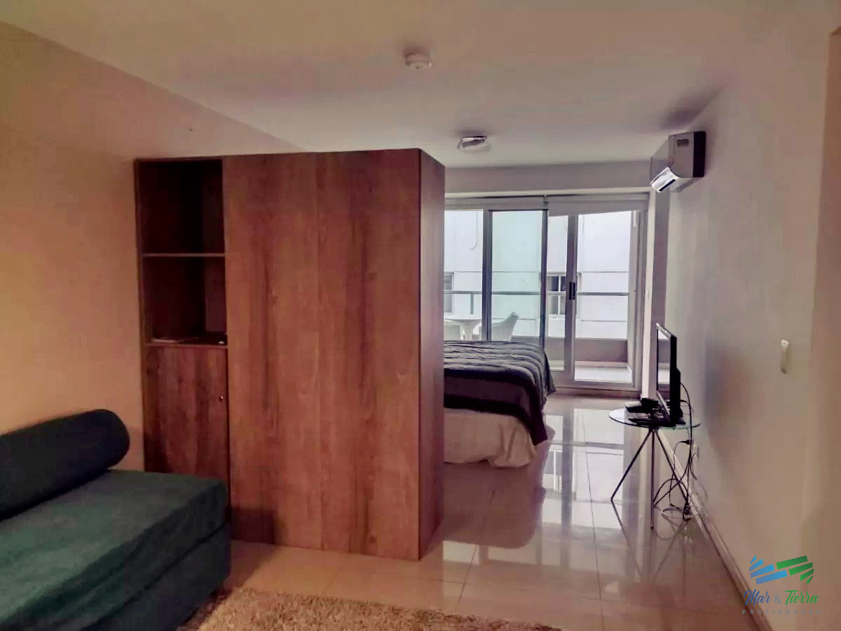 Apartamento ID.4370 - Vendo apartamento a 1 cuadra del puerto, edificio con buenos servicios, Punta del Este