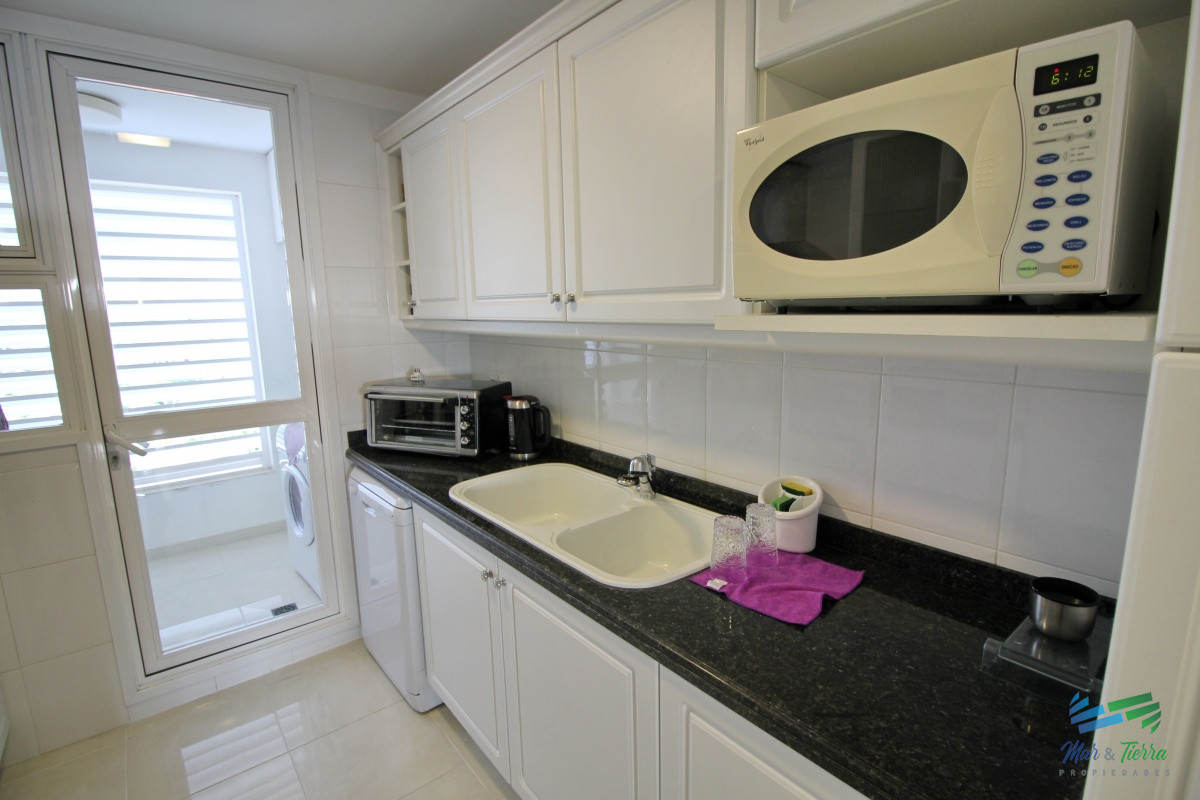 Apartamento ID.2446 - APARTAMENTO EN VENTA DE 3 DORMITORIOS + SERVICIO, PLAYA MANSA, PUNTA DEL ESTE 