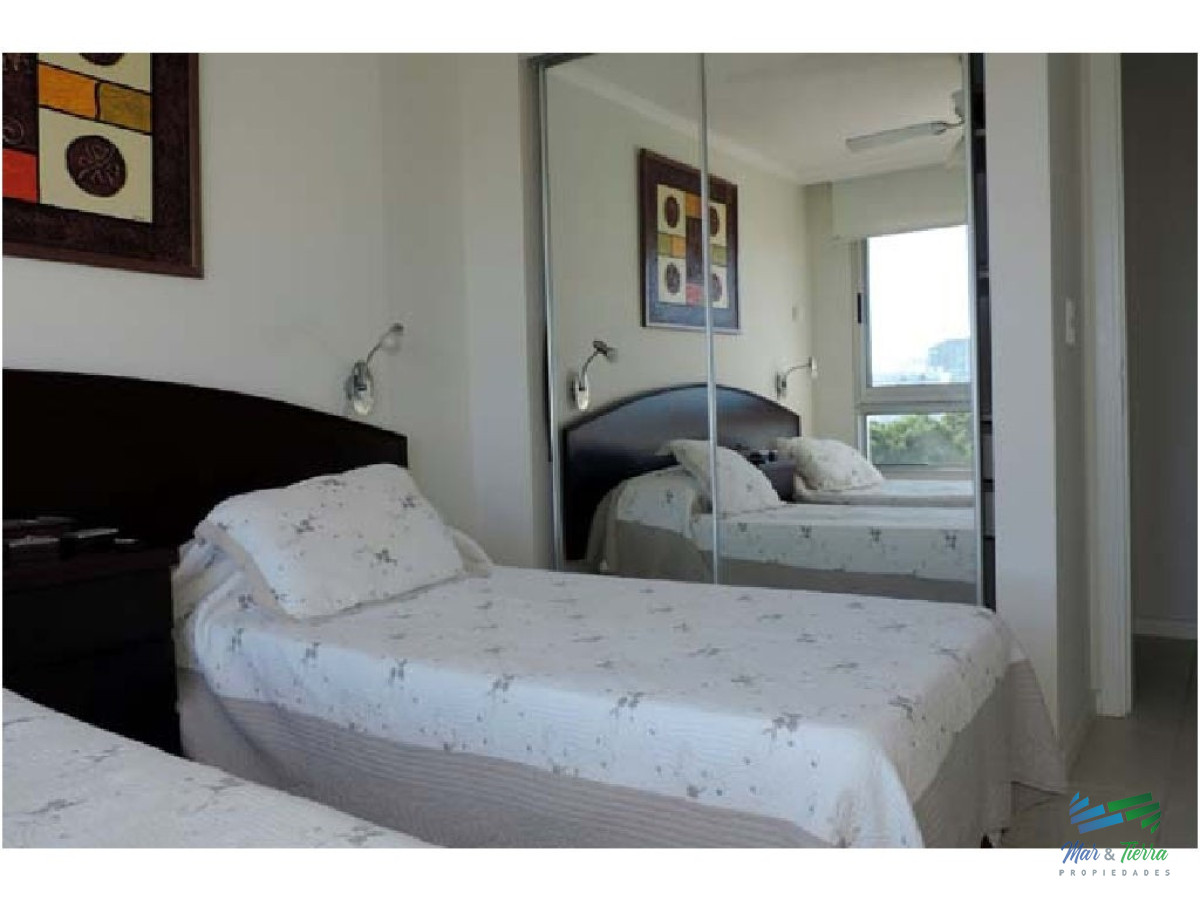 Apartamento ID.2361 - En venta.. Muy lindo apartamento sobre Av. Roosevelt, Punta del Este
