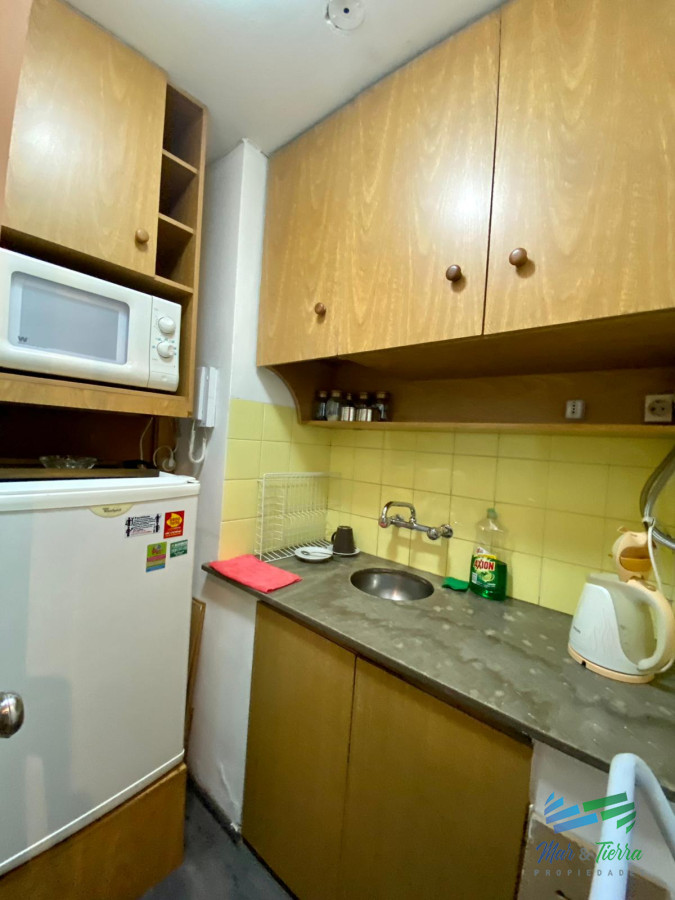 Apartamento ID.3300 - Vendo apartamento, estudio, oficina, 1 dormitorio piso alto, centro de Montevideo