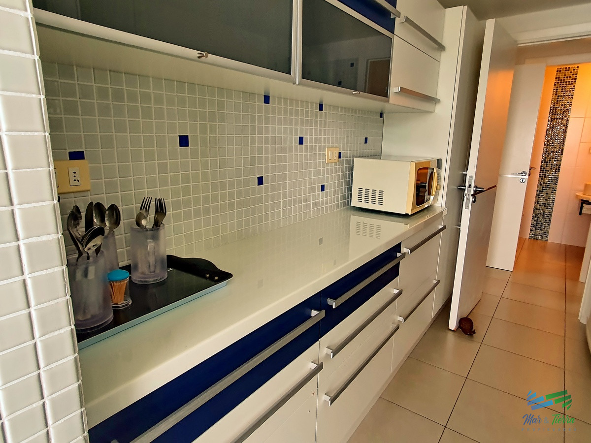 Apartamento ID.7 - Vendo apartamento 3 dormitorios con parrillero propio y servicios en Punta del Este