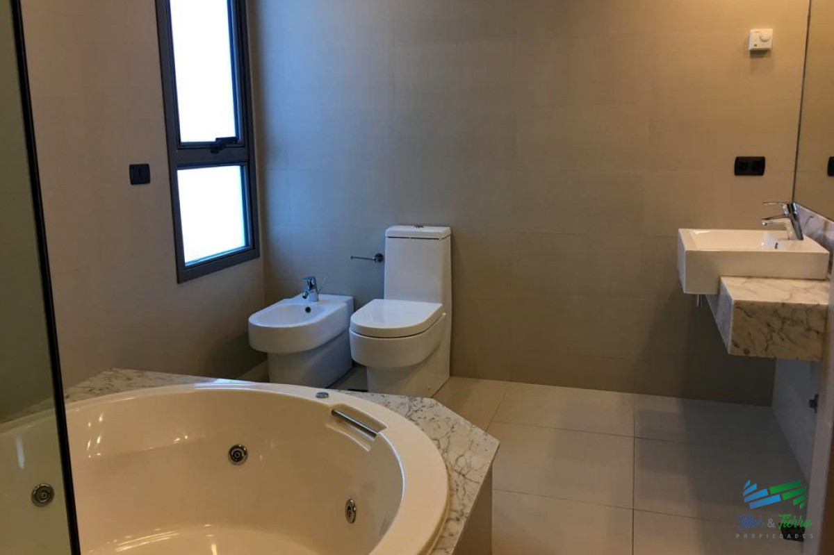 Apartamento ID.5088 - DEPARTAMENTO CON PISCINA PROPIA EN VENTA, 3 DORMITORIOS EN SUITE, PUNTA DEL ESTE 