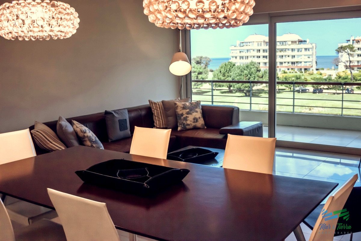 Apartamento ID.3947 - Venta de apartamento dúplex en complejo Veramansa sobre playa Mansa de punta del Este