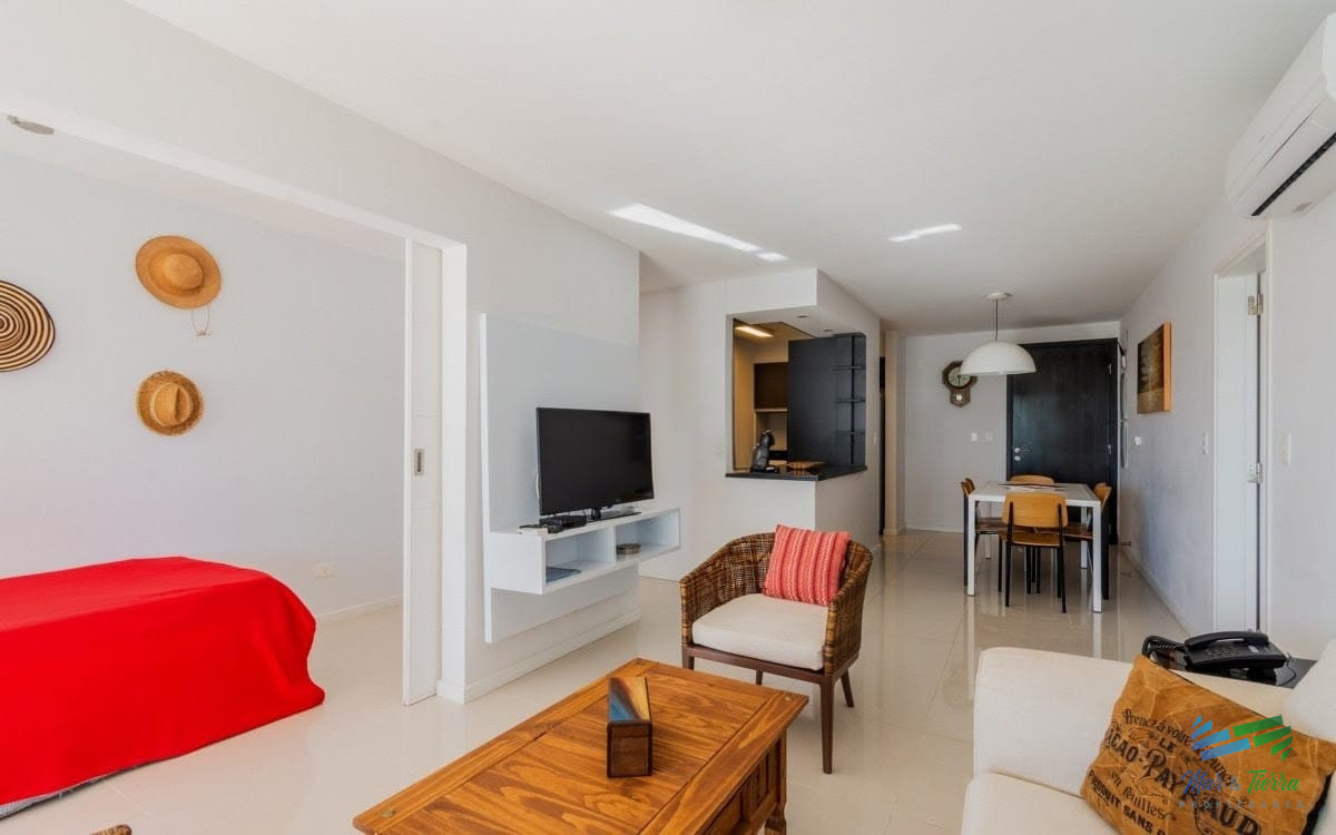 Apartamento ID.4125 - Venta apartamento de 2 dormitorios y medio con gran terraza en Playa Brava Punta del este
