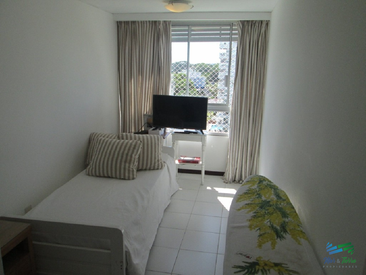 Apartamento ID.2152 - Excelente oportunidad... torre de categoría, con excelentes servicios, ubicado en primera línea sobre playa brava