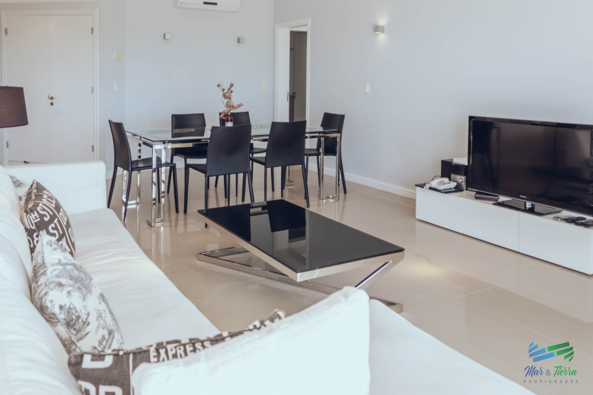 Apartamento ID.4209 - VENTA de apartamento de 2 dormitorios sobre playa Mansa de Punta del Este