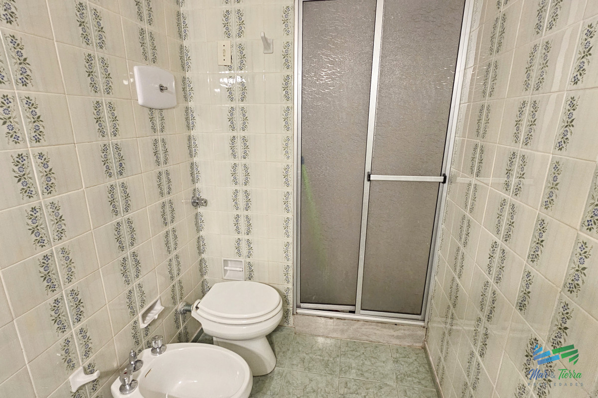 Apartamento ID.142 - Vendo apartamento 2,5 dormitorios en playa mansa, complejo Lincoln Center, Punta del Este.