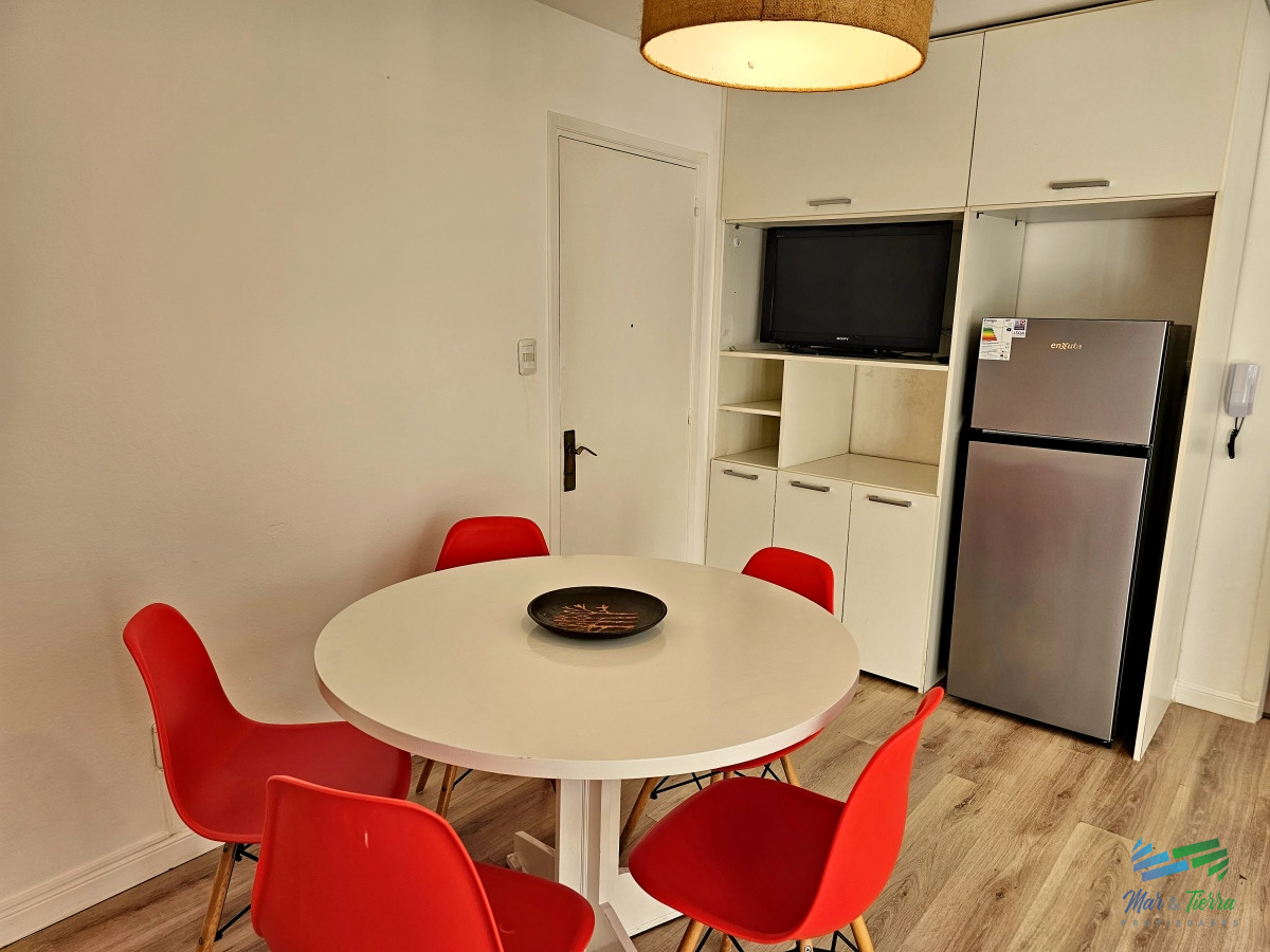 Apartamento ID.2373 - En venta apartamento reciclado, 1 dormitorio y medio con cochera en Peninsula, Punta del Este.