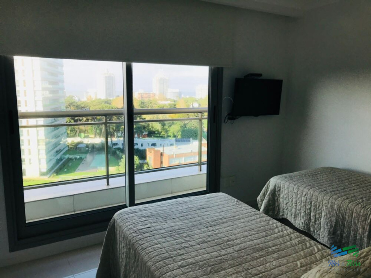 Apartamento ID.2486 - Apartamento de 3 dormitorios en Venta. Ave. Roosevelt, Punta Del Este