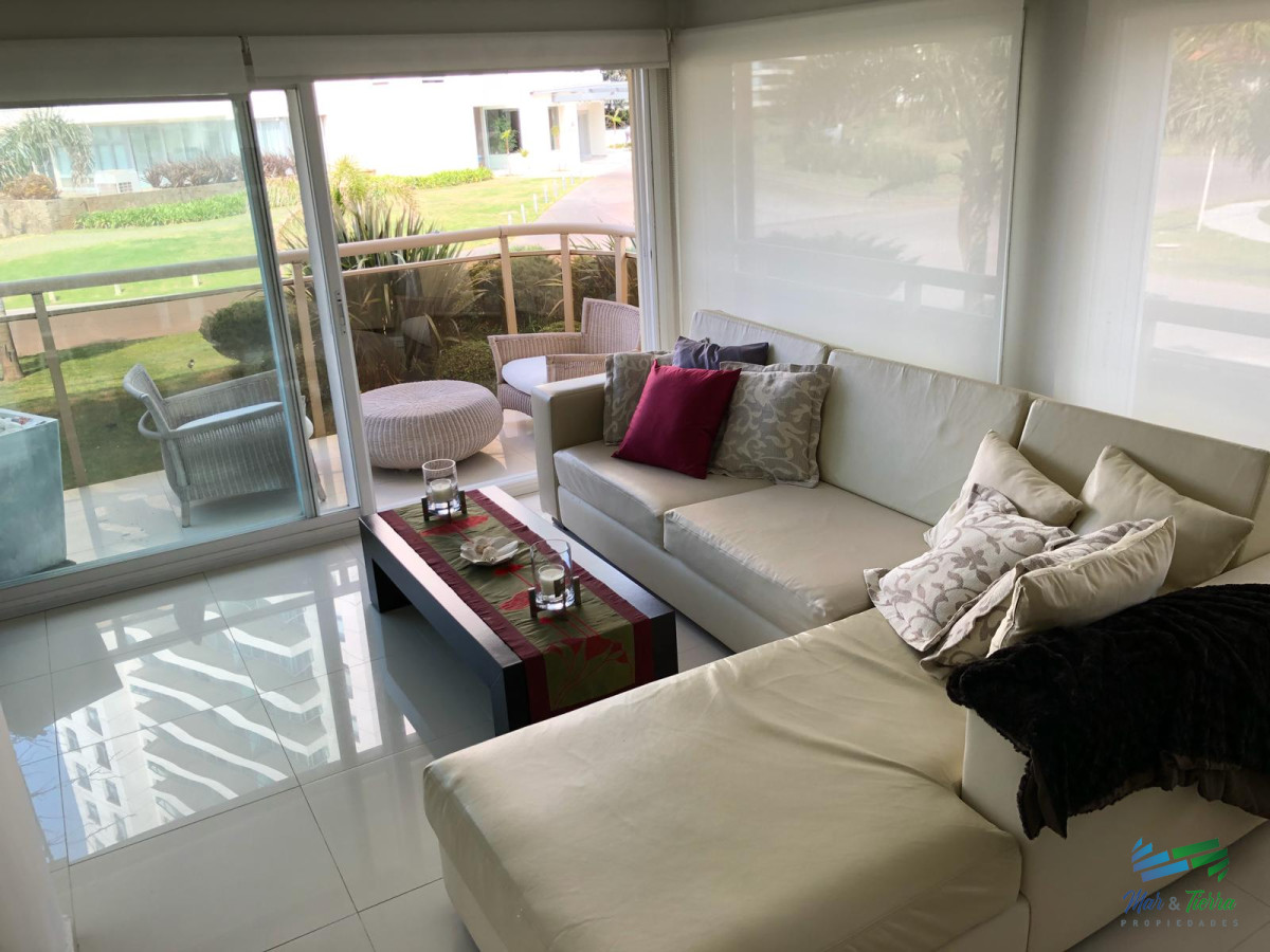 Apartamento ID.2251 - En venta.. excelente oportunidad , edificio con servicios, a pasitos del mar.