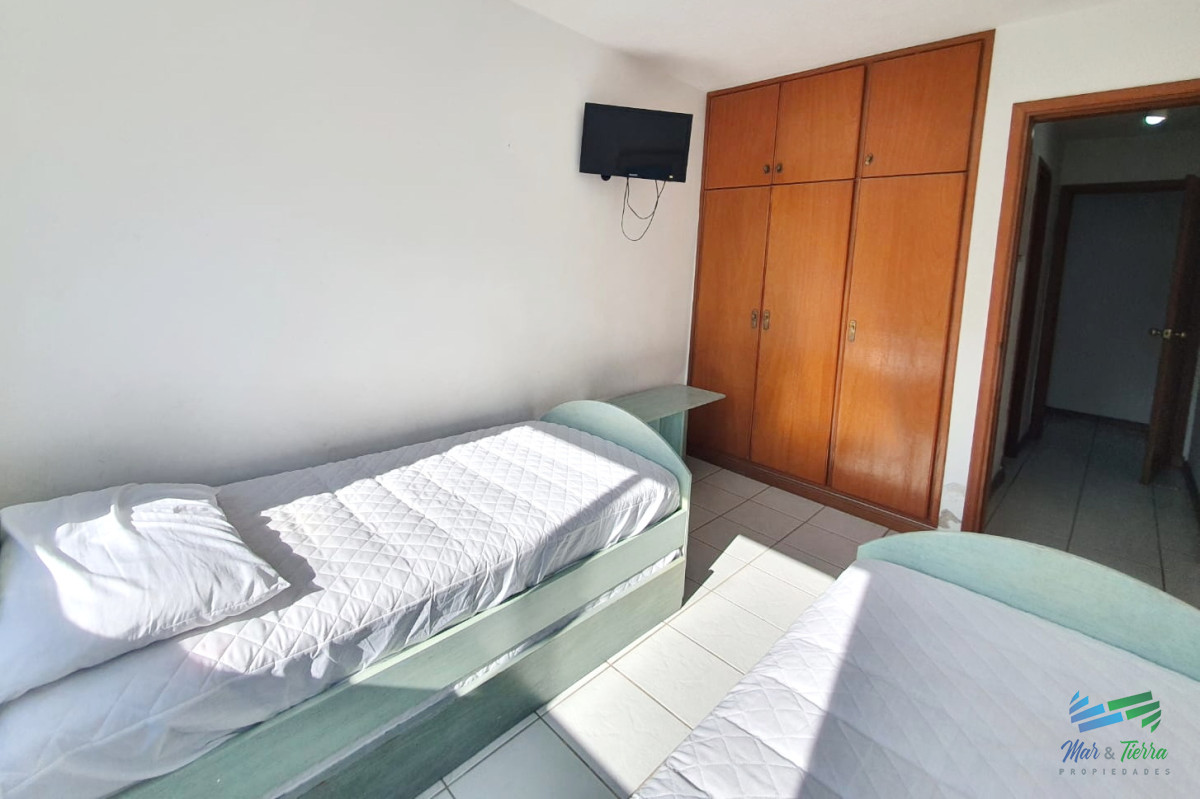 Apartamento ID.1063 - APARTAMENTO FRENTE AL MAR, EN VENTA. CON TERRAZA PRIVADA, EN LA PENÍNSULA, PUNTA DEL ESTE! 