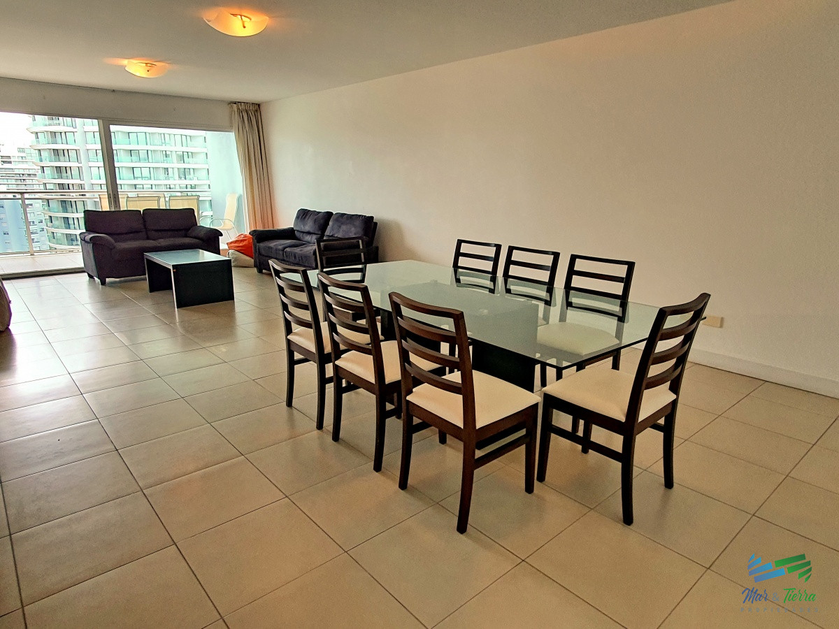 Apartamento ID.7 - Vendo apartamento 3 dormitorios con parrillero propio y servicios en Punta del Este
