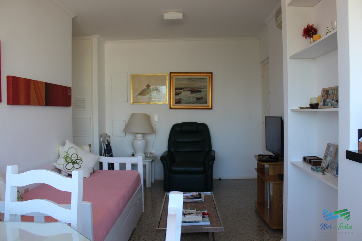 Apartamento ID.2668 - En venta, piso intermedio con vista despejada...