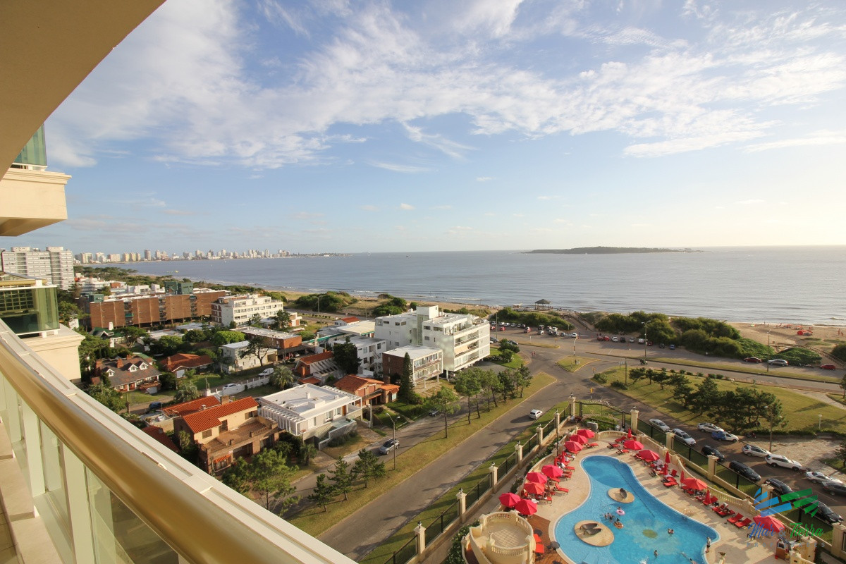 Apartamento ID.2446 - APARTAMENTO EN VENTA DE 3 DORMITORIOS + SERVICIO, PLAYA MANSA, PUNTA DEL ESTE 