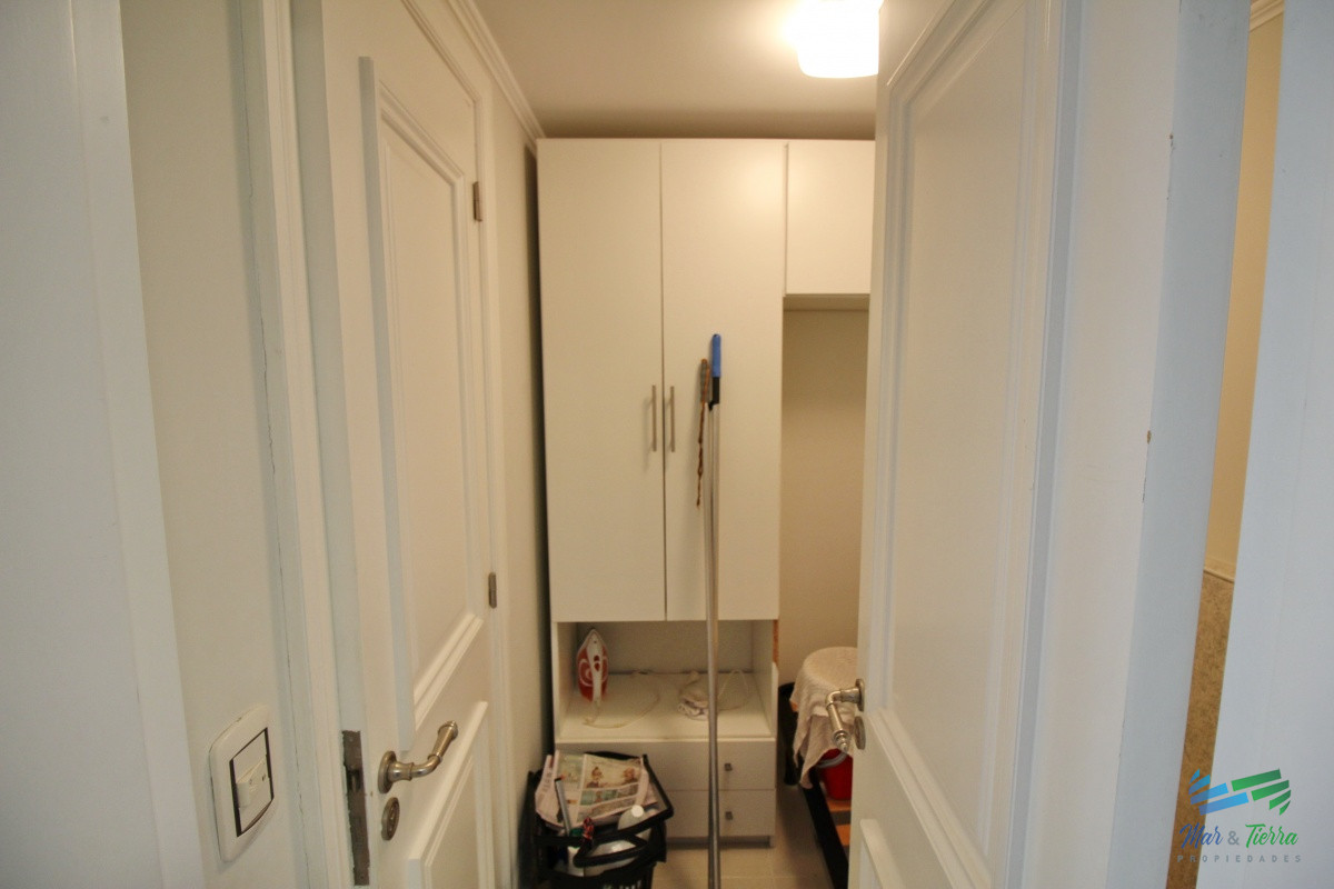 Apartamento ID.2446 - APARTAMENTO EN VENTA DE 3 DORMITORIOS + SERVICIO, PLAYA MANSA, PUNTA DEL ESTE 