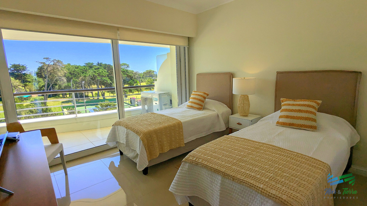 Apartamento ID.4955 - Venta de apartamento Petnhouse 3 dormitorios 3 baños frente al mar, playa MansaPunta del Este 