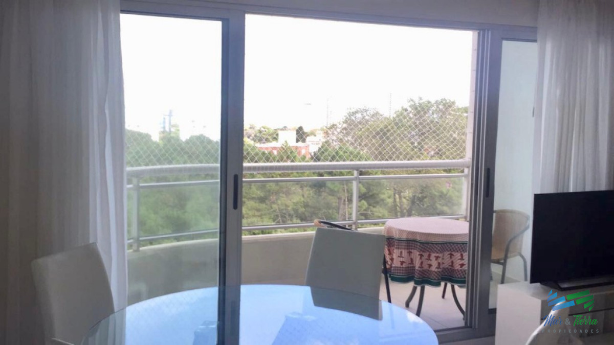Apartamento ID.712 - Vendo apartamento en Punta del Este, a pocas cuadras de la brava con muy buenos servicios.
