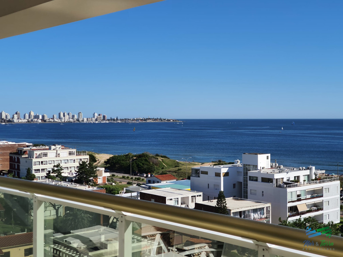 Apartamento ID.444 - Torre de categoría en primera línea sobre playa mansa.