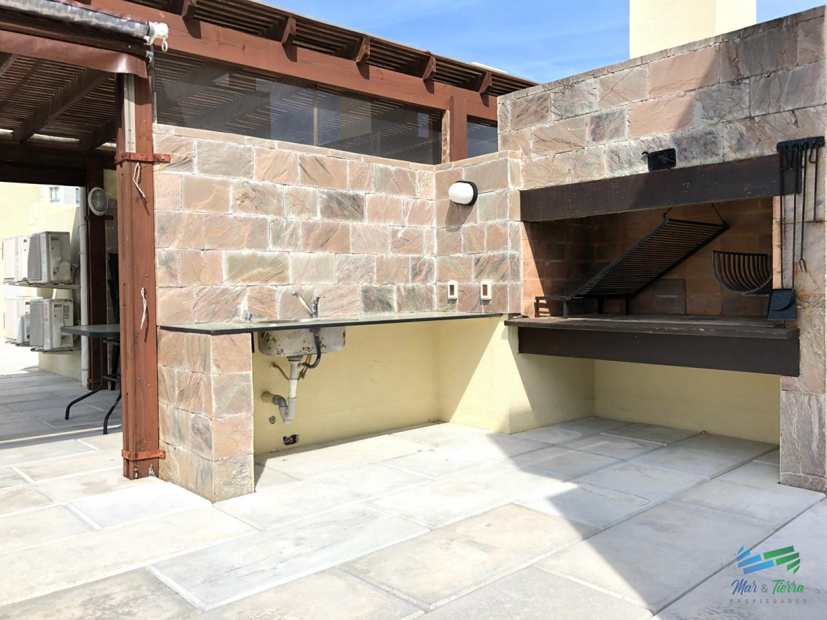Apartamento ID.2252 - En venta.. excelente oportunidad , edificio con servicios, a pasitos del mar.