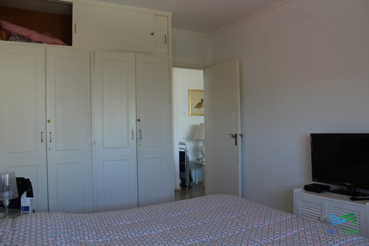 Apartamento ID.2668 - En venta, piso intermedio con vista despejada...