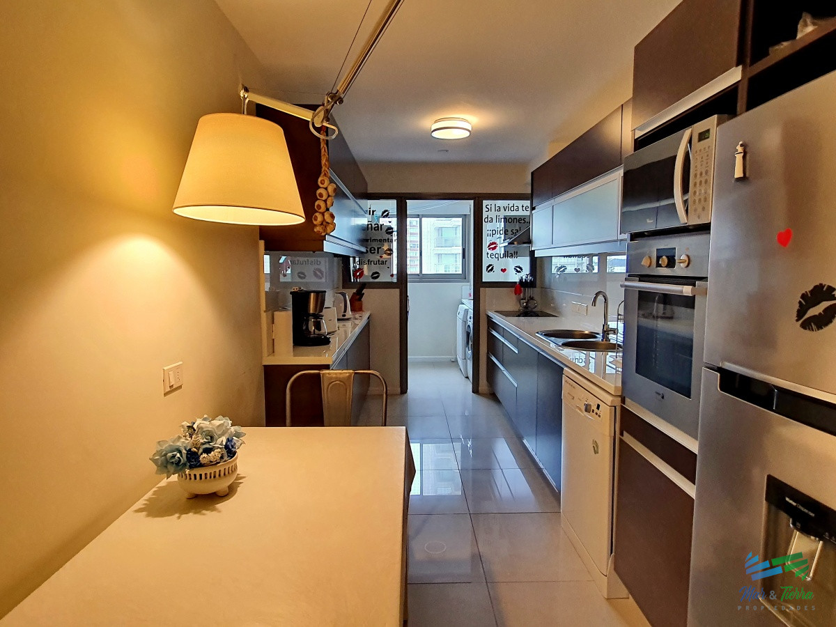 Apartamento ID.3928 - Vendo apartamento 3 dormitorios en Torre Imperiale, primera linea brava, vista al mar, excelentes amenities, Punta del Este.