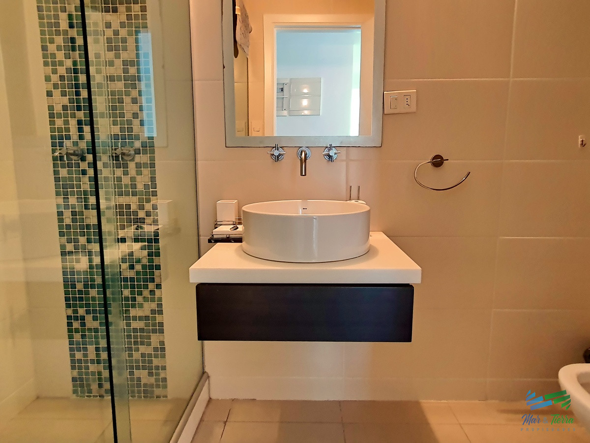 Apartamento ID.7 - Vendo apartamento 3 dormitorios con parrillero propio y servicios en Punta del Este