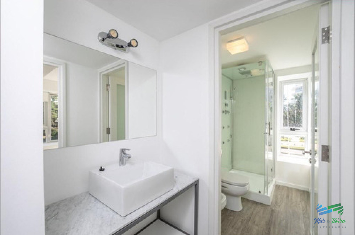 Apartamento ID.5561 - Apartamento A Estrenar En Punta Del Este  Ocean Drive Country Torre Ii  Piso 7 Con Cochera (traspaso)