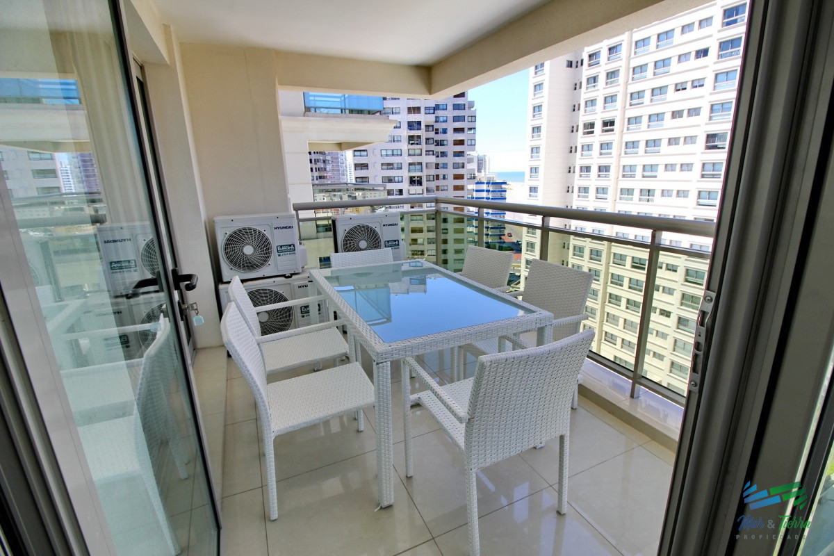 Apartamento ID.2344 - En venta apartamento Imperiale de 3 dormitorios, primera linea frente al mar, Punta del Este