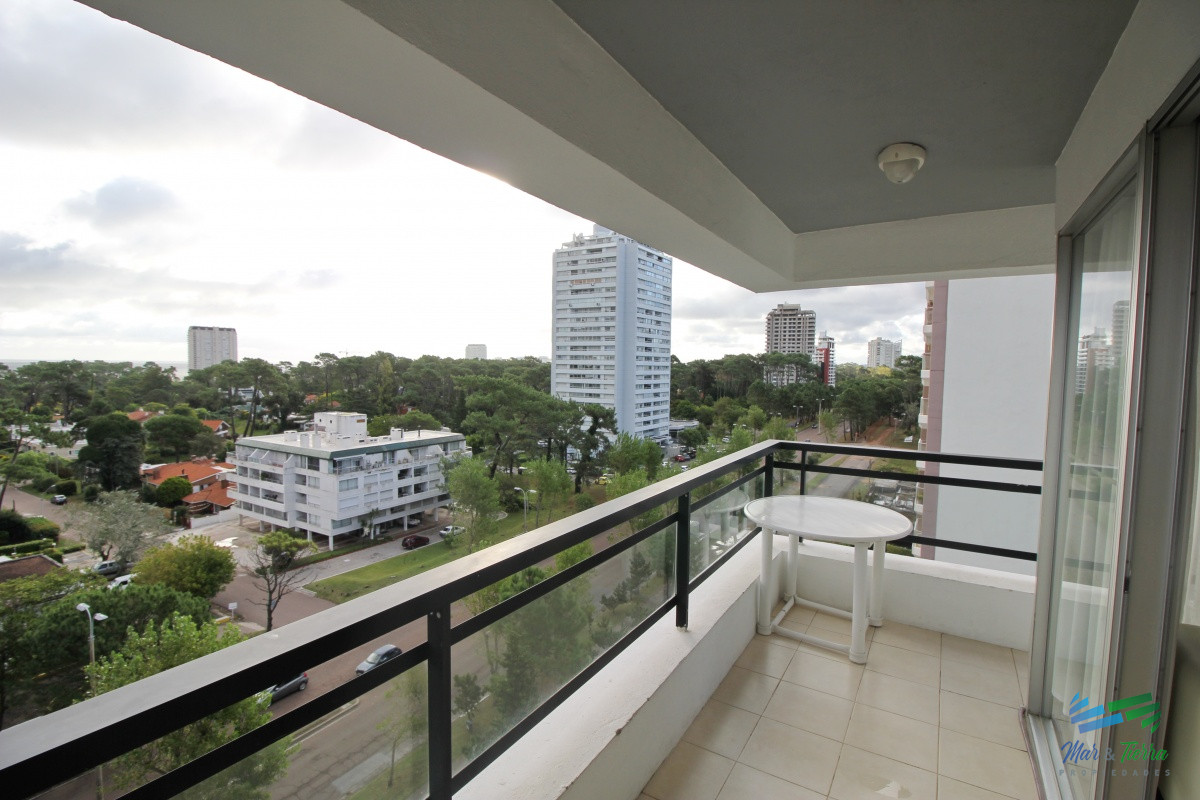 Apartamento ID.600 - En venta... Apartamento 3 dormitorios en Av. Roosevelt, Punta del Este