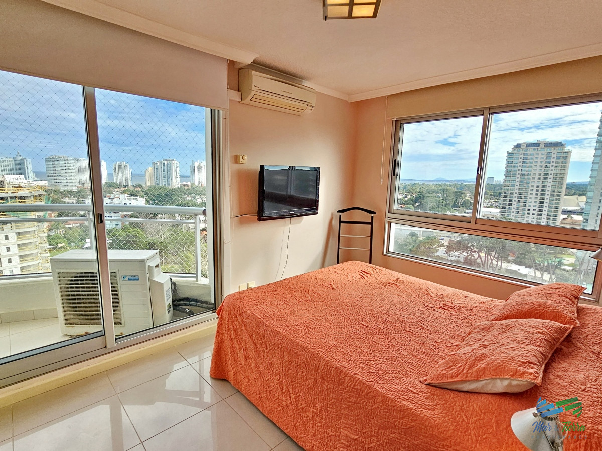 Apartamento ID.4128 - Vendo apartamento en Ocean Drive 2 dormitorios, excelentes servicios, Punta del Este