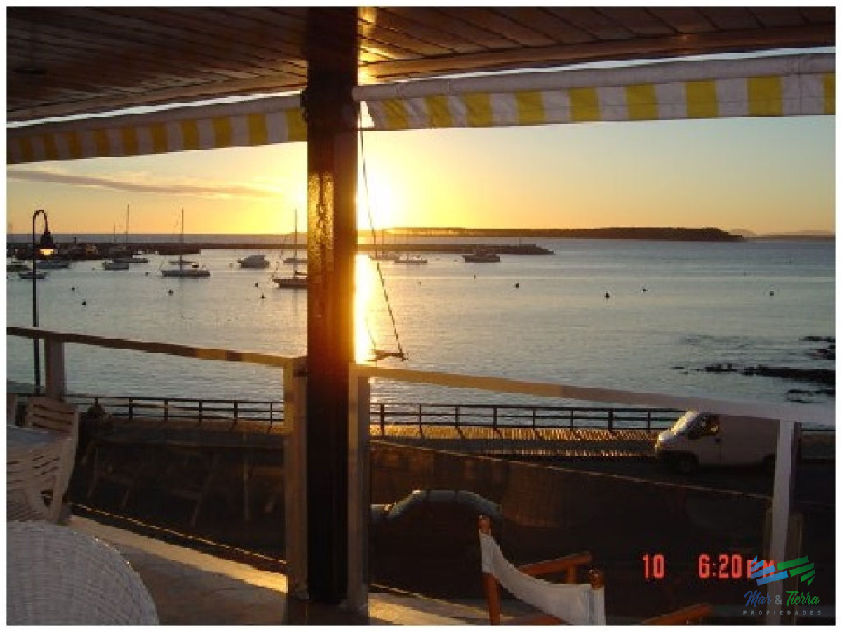 Apartamento ID.101 - Excelente opción en alquiler y venta, primera línea sobre el Puerto de Punta del Este. 